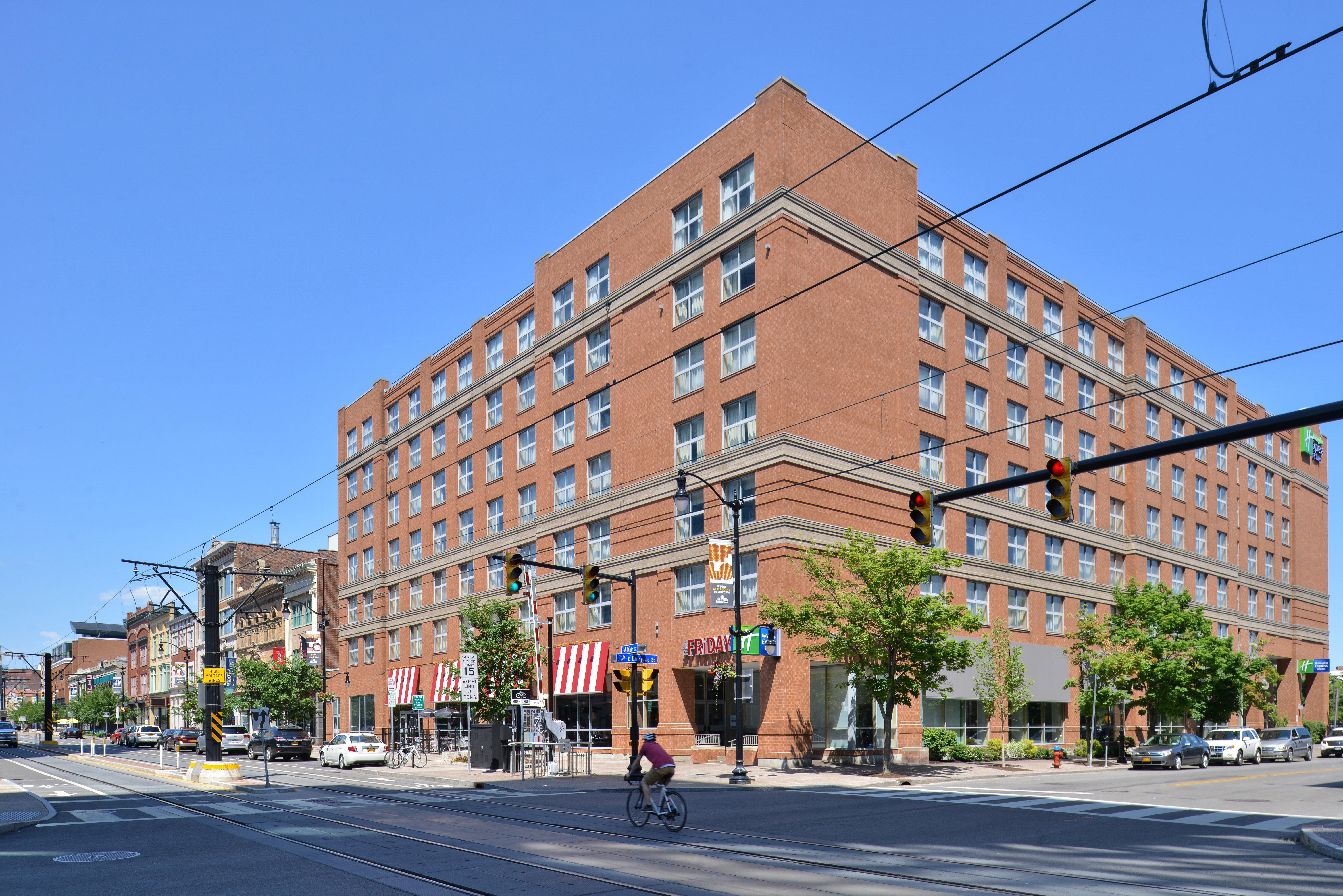 Holiday Inn Express & Suites Buffalo Downtown By Ihg Eksteriør billede