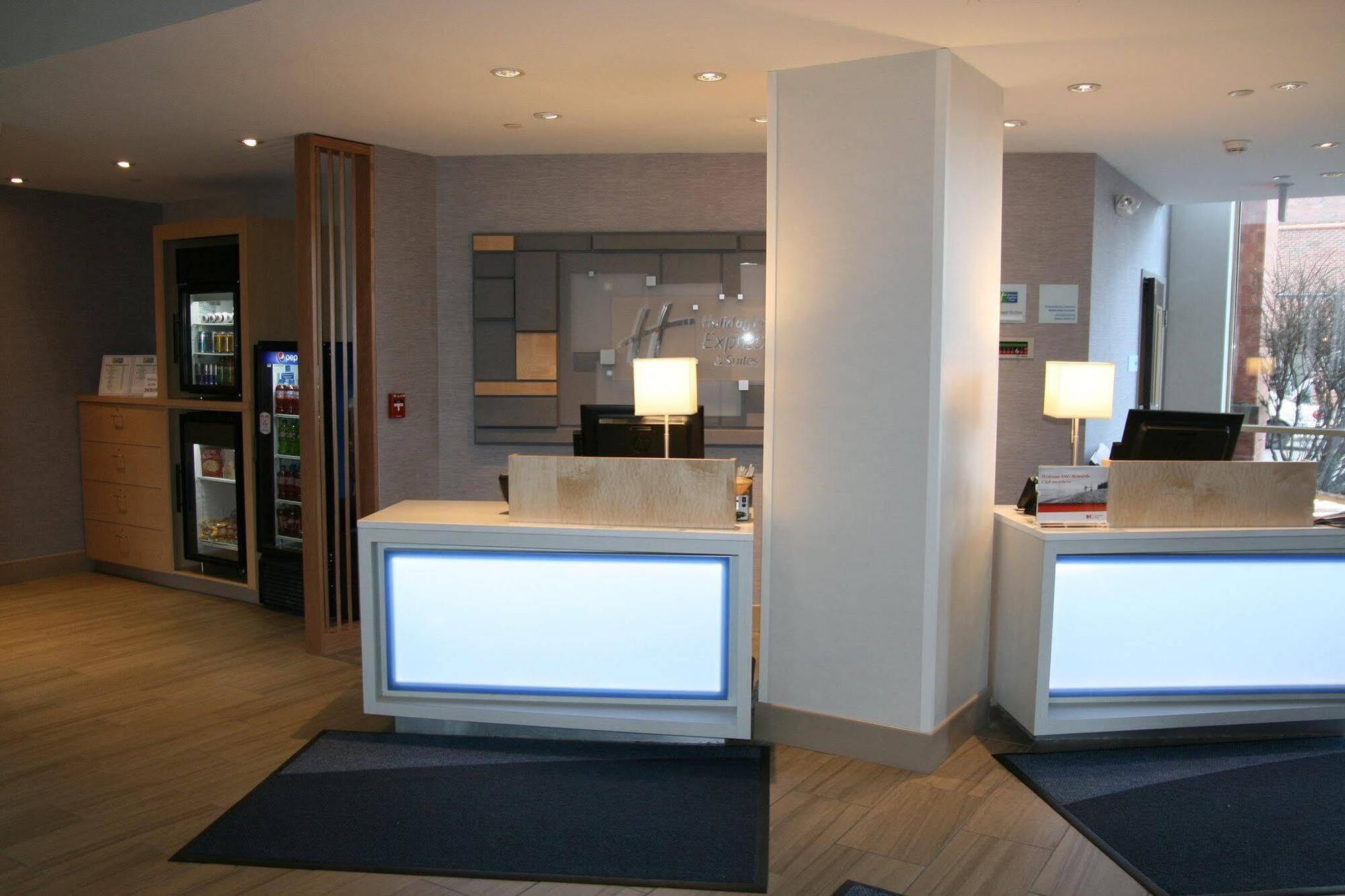 Holiday Inn Express & Suites Buffalo Downtown By Ihg Eksteriør billede